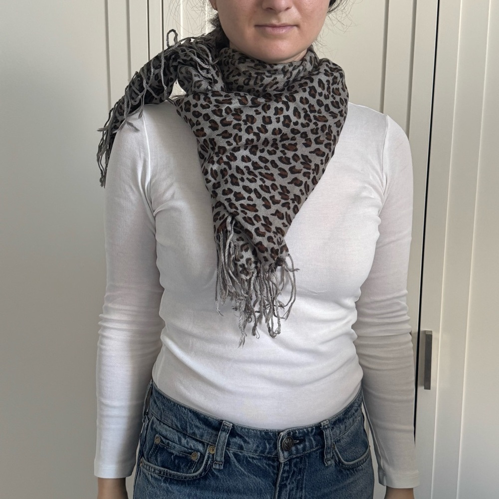 Vintage Leopard Print Scarf Gray Black OS